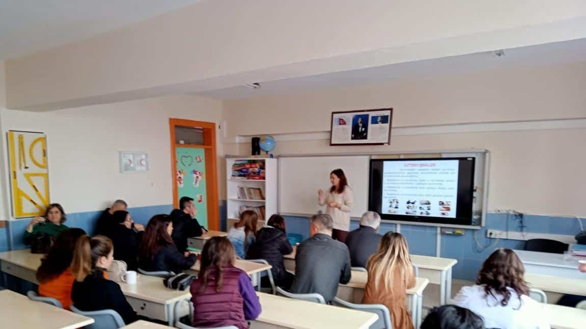 Okulumuz Psikolojik Danışmanları Özge DEMİR ve Seyfullah ŞENGÜLER tarafından okulumuz personel ve öğretmenlerine iletişim teknikleri semineri verildi.